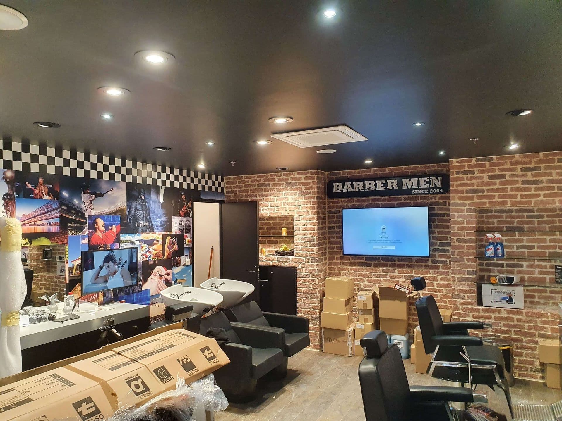 Barbershop — intégration spots et éclairage indirect