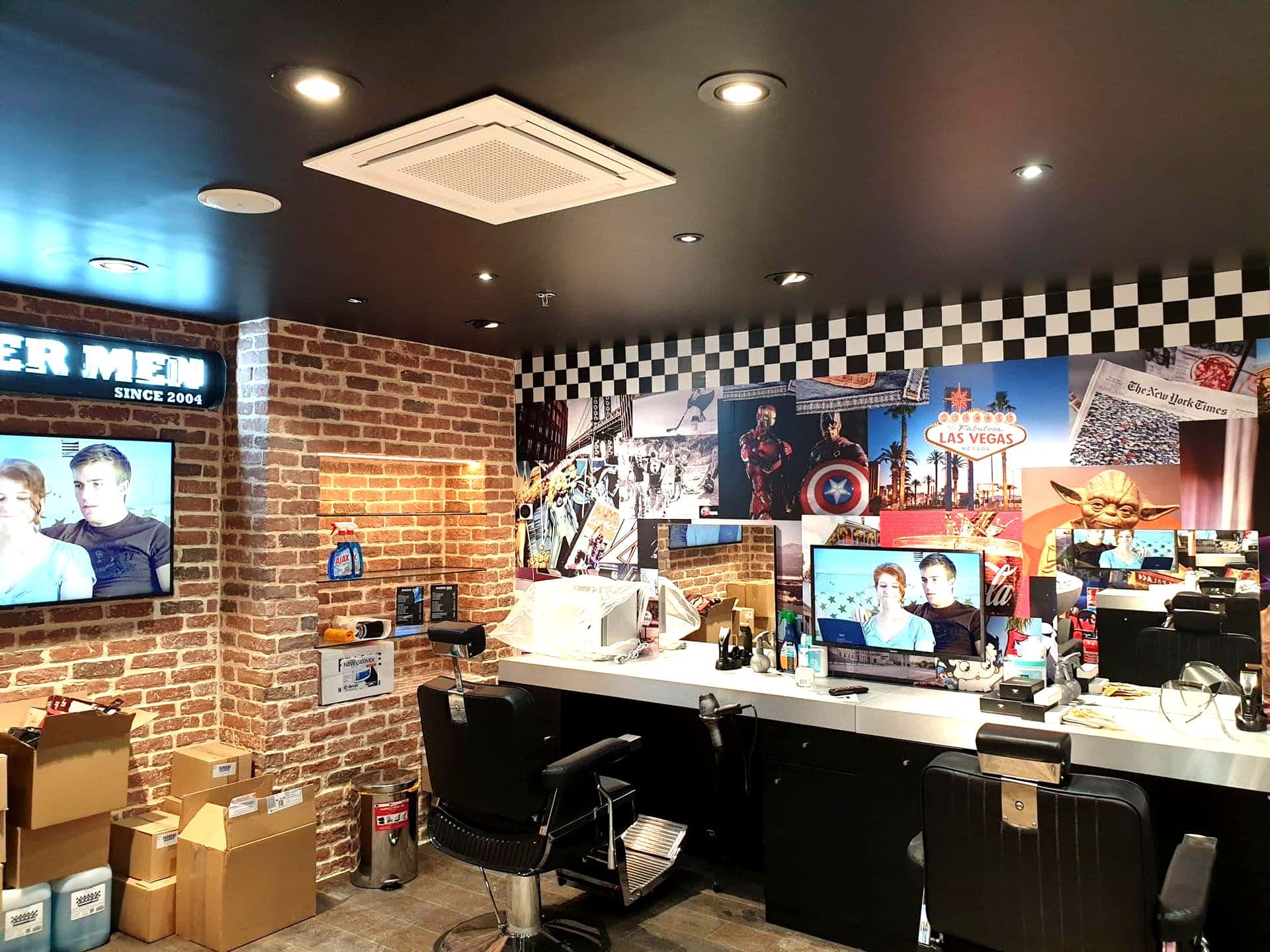 Bar/cuisine avec TV encastrée + éclairage LED