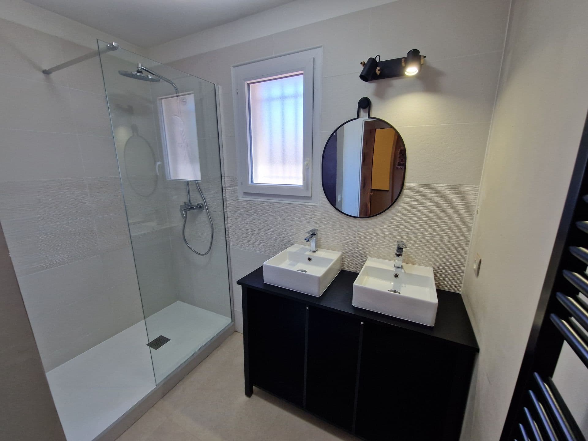 Salle de bain vasque ronde + douche italienne beige